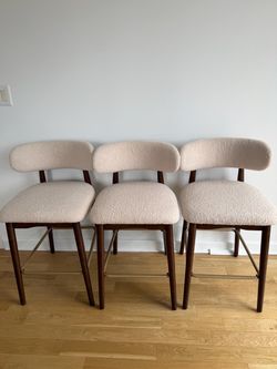 Set of 3 Barstools Assembled