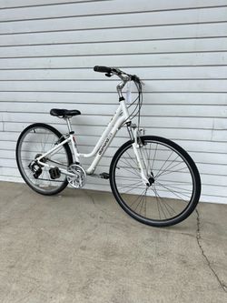 Women’s Hybrid Bike