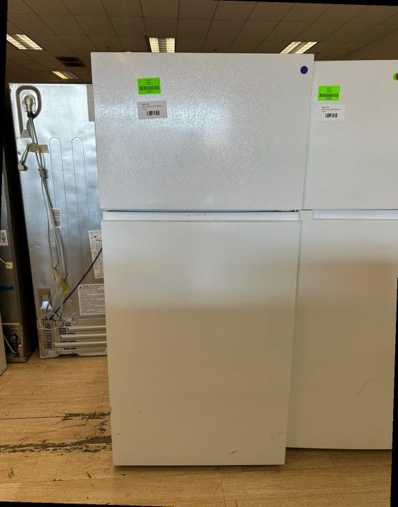HISENSE HRT180N6AWD 18-cu ft Top-Freezer Refrigerator