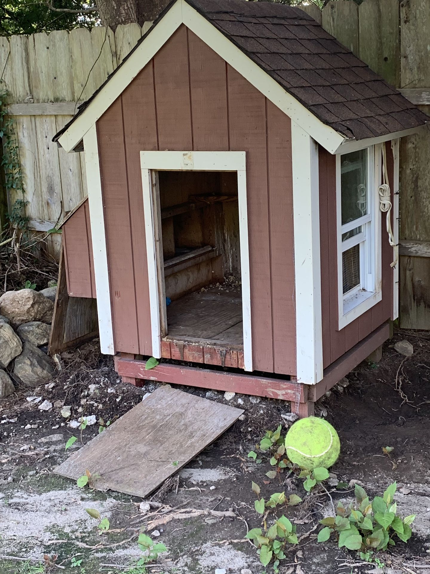 DOG HOUSE CHICKEN COOP WITH HEAT AND POWER