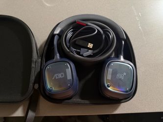 Astro A30 Wireless Gaming Headset with Case