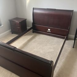 Bedroom set Five pieces 
