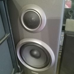Yamaha bookshelf speakers