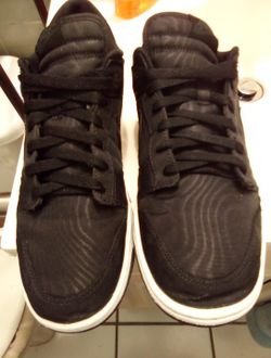 Men Size 10 Nike Dunk Low Retro  DV7211-001 Black Colored Shoes Preowned Up