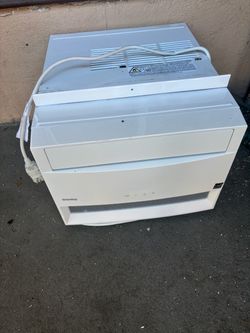 White Danby window air conditioner