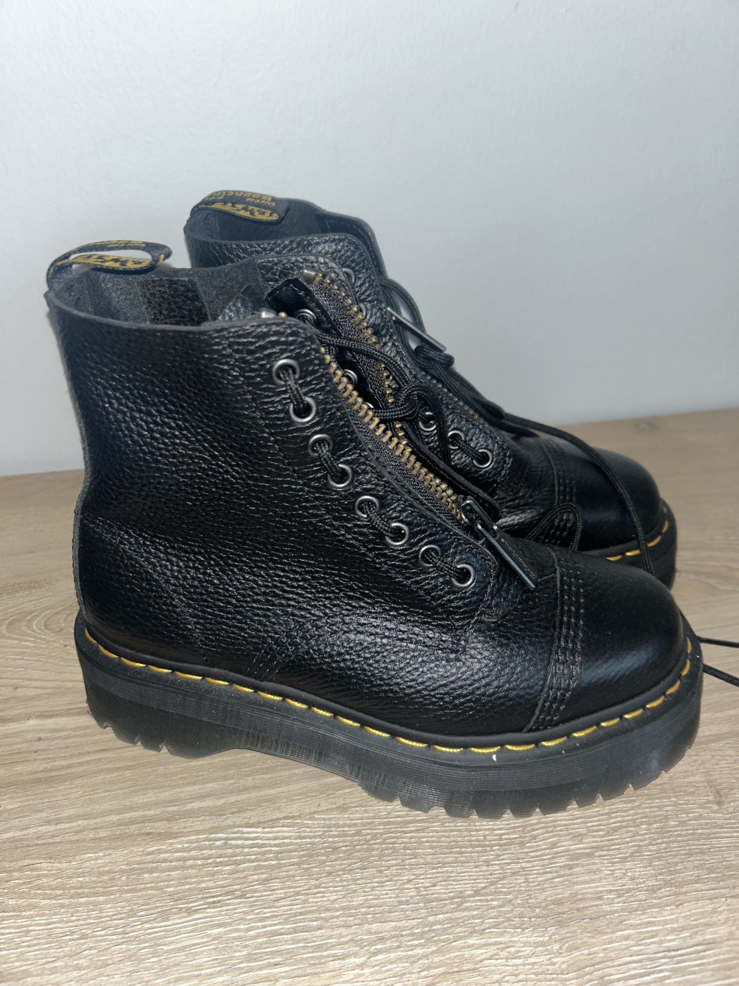 Platform Dr. Marten’s Boots