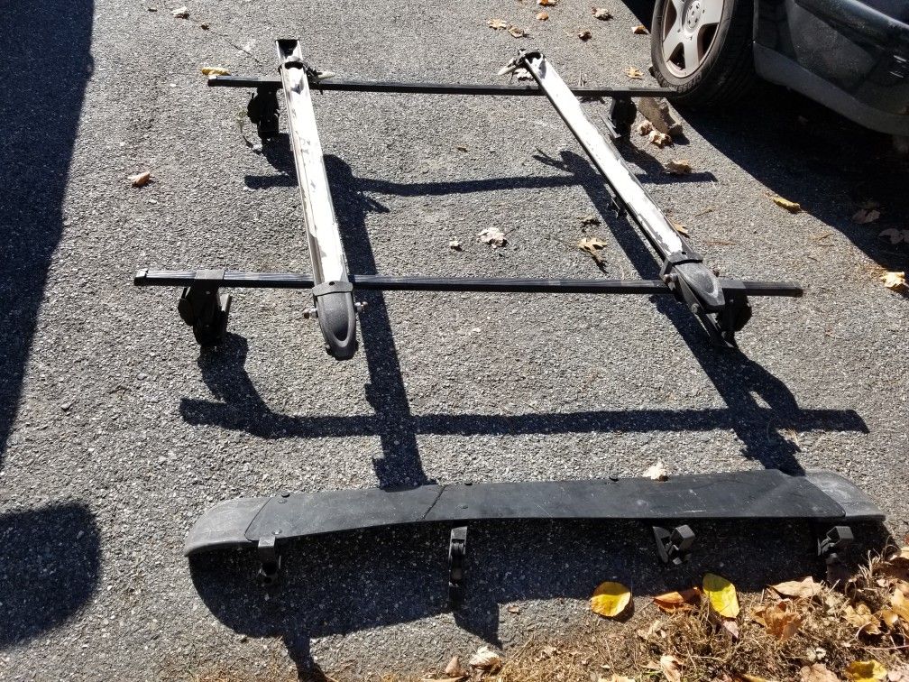 FREE) Thule Roof top bike rack 4×9 - 4×3 has been painted blk. You need to by the clips