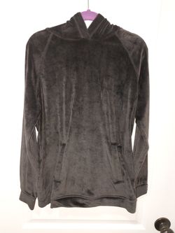 Brand New Girls Black Valor Pullover Size L/14