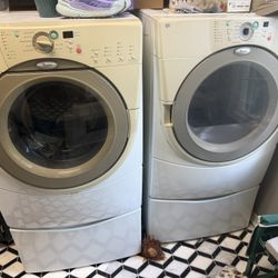 Whirlpool Duet Electric Washer and Dryer With Pedestals