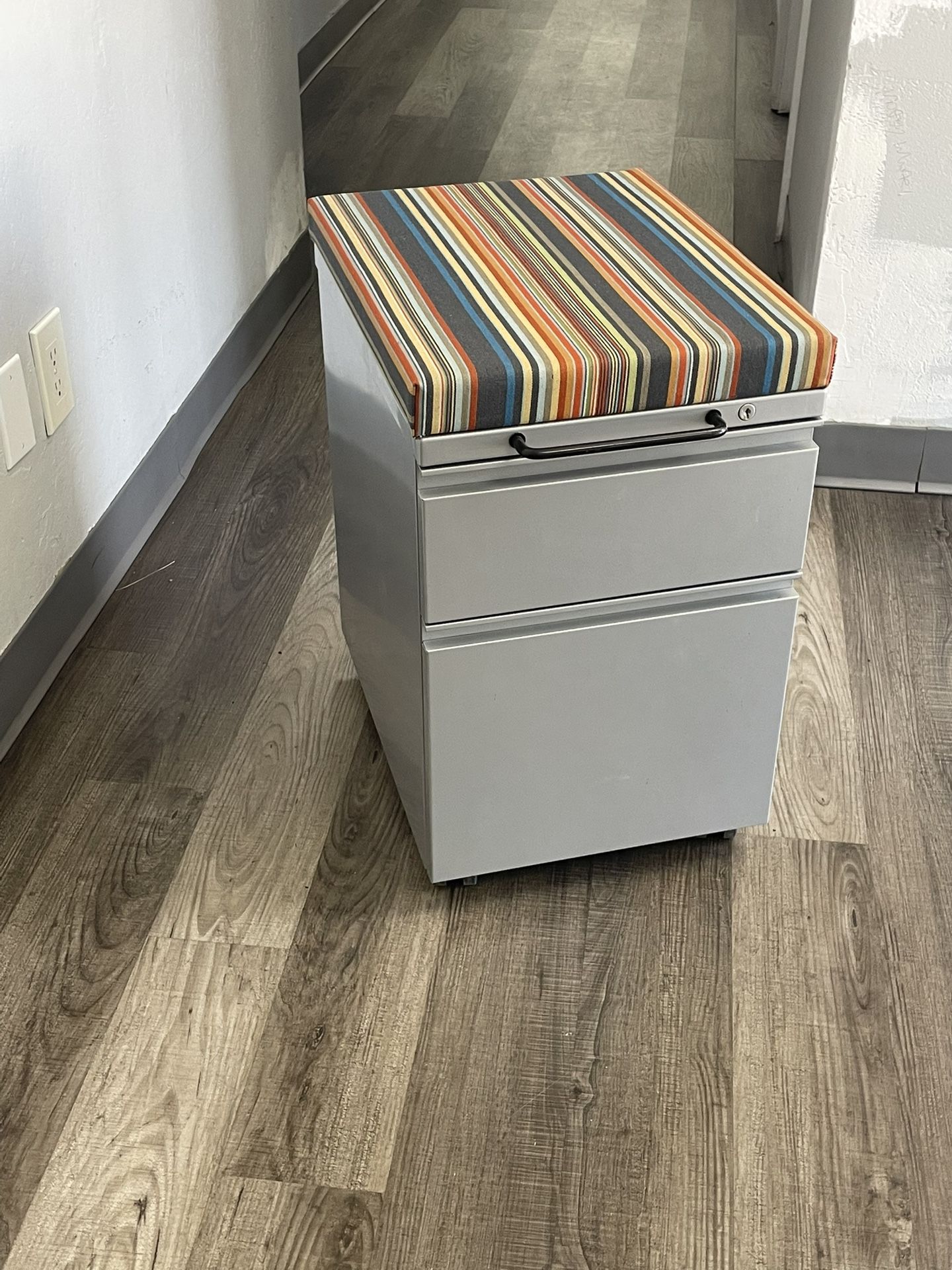 Mobile Box File Pedestal/ File Cabinet With Cusioned Seat
