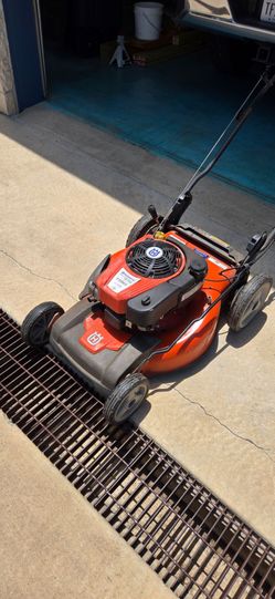 Self-Propelled Husqvarna 7.75 RWD Lawnmower