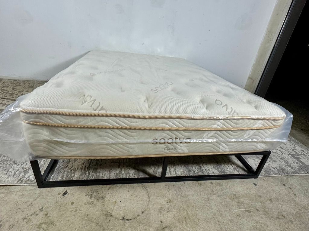 LIKE NEW! Queen Saatva Classic Plush Mattress - Delivery Available