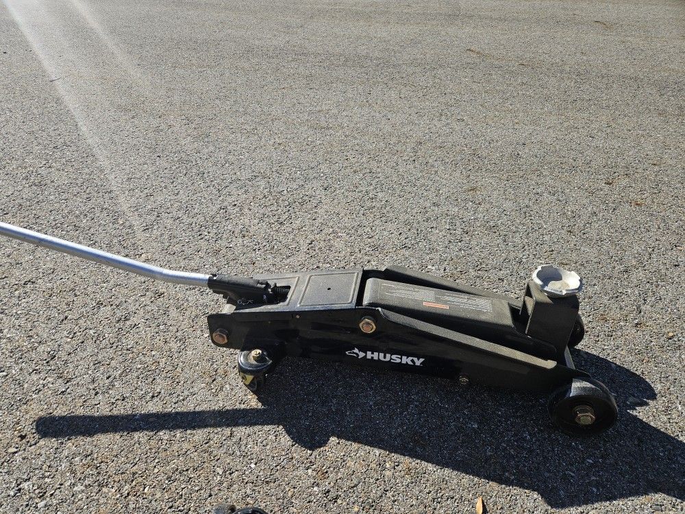 3-ton Husky Floor Jack - Heavy Duty Hydraulic Lift