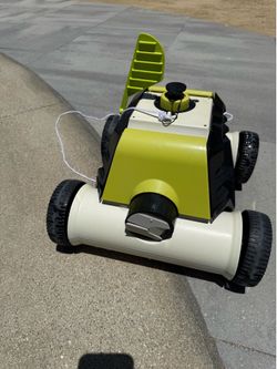 Swimming pool cleaner