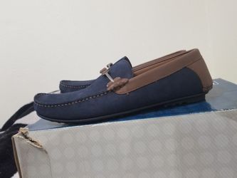 Vendo Zapatos Mocasines. SIZE 6..