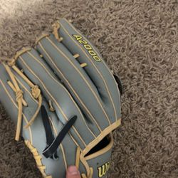 Baseball glove A2000