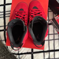 Jordan 6 Suede Toro bravo