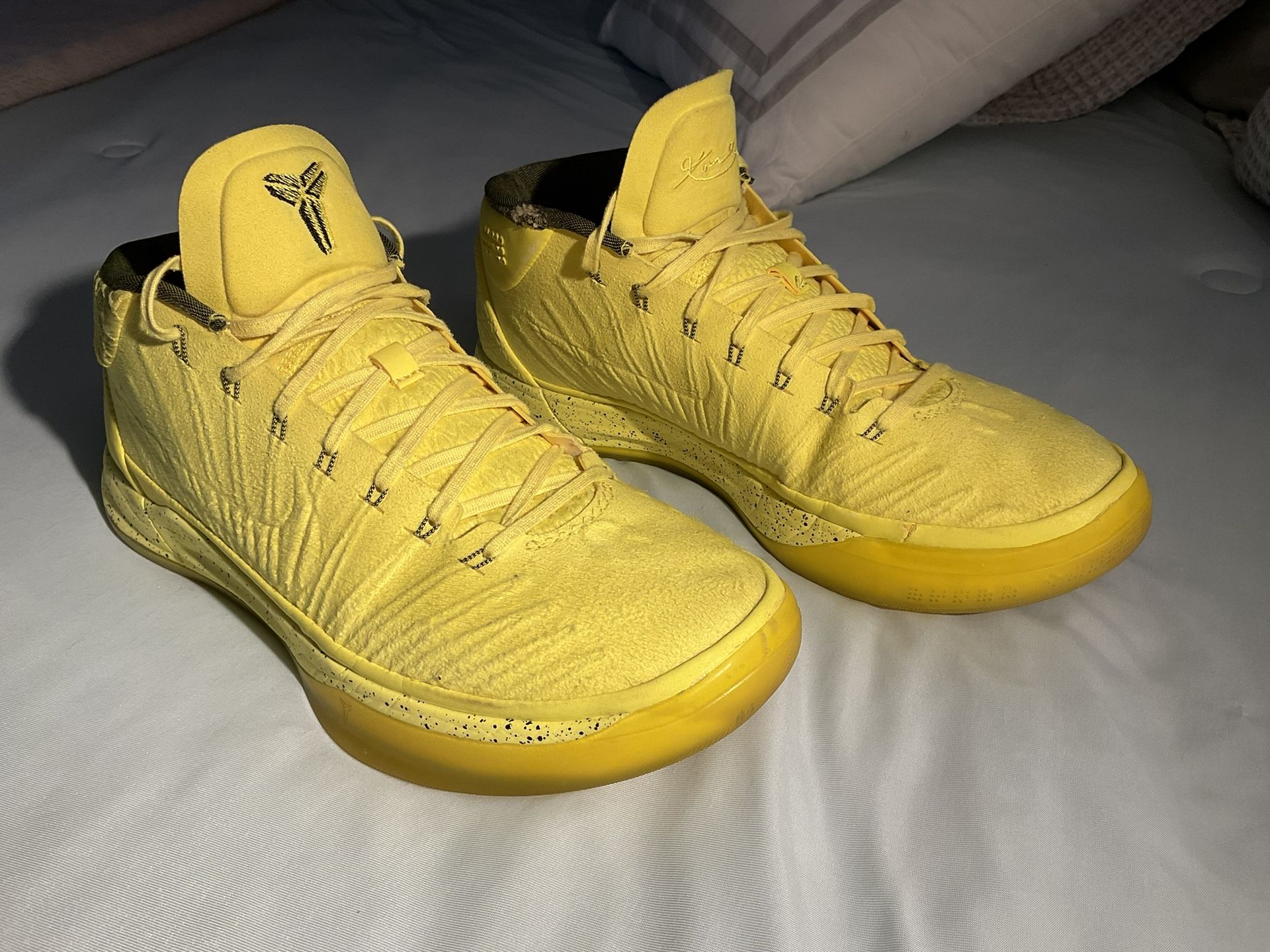 Nike Kobe Mid 'Optimism' Men's (Preowned) No Original Box