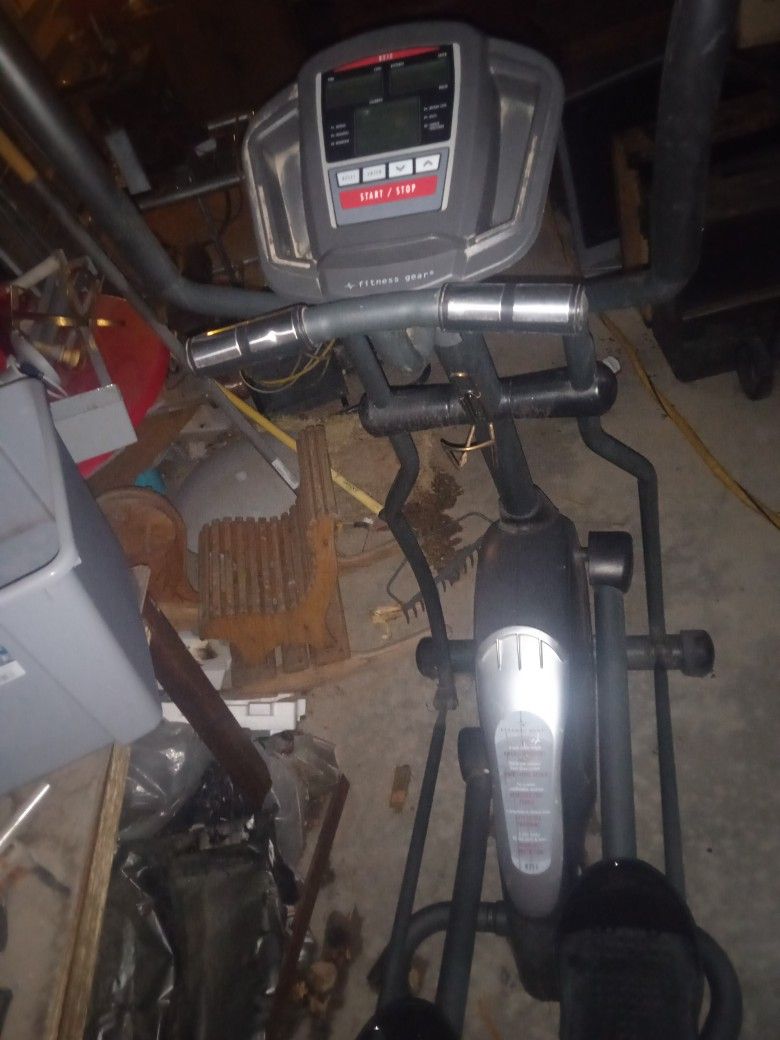 821E Fitness Gear Elliptical