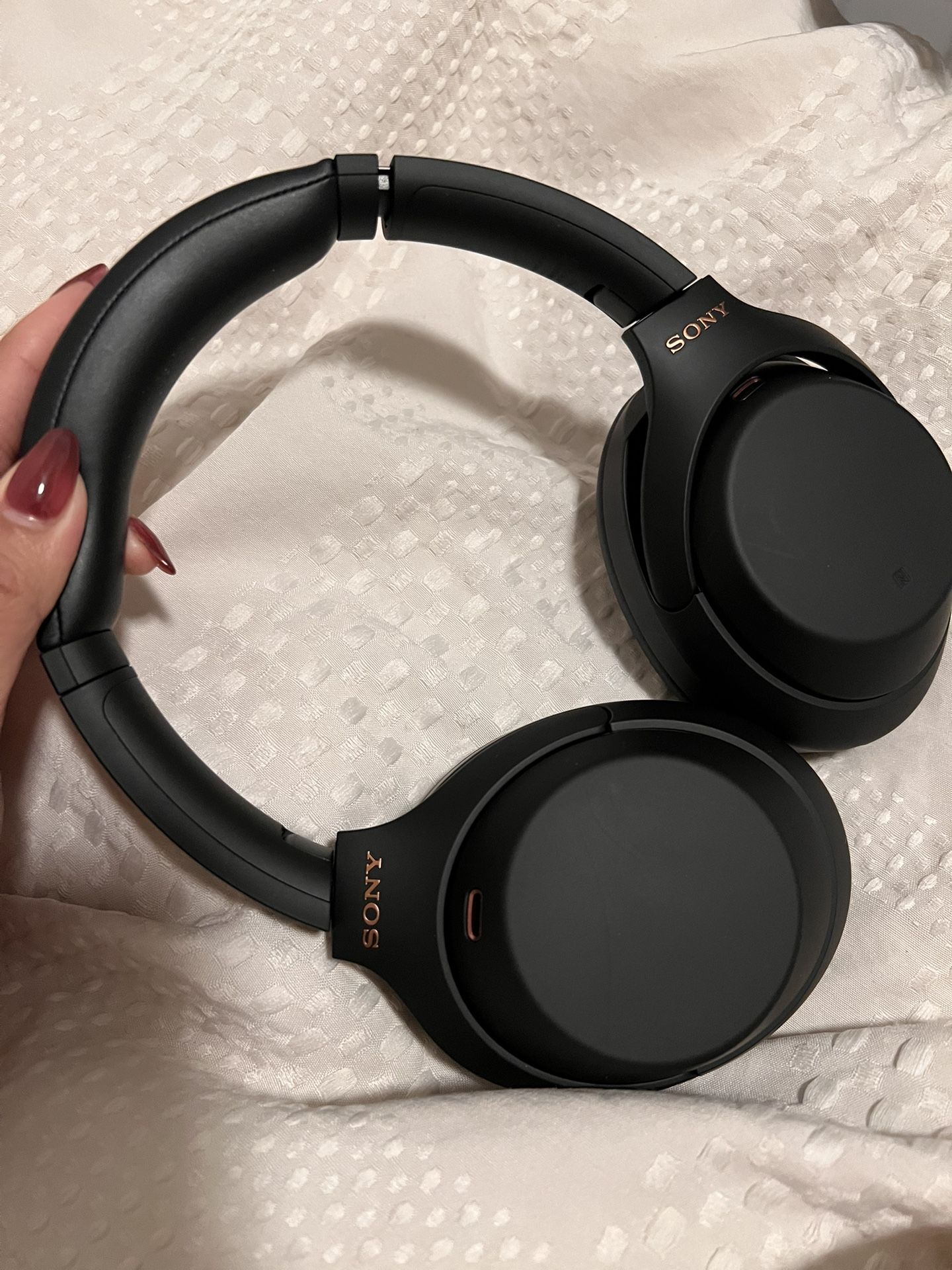 Sony WH1000XM4/B Premium Headphones