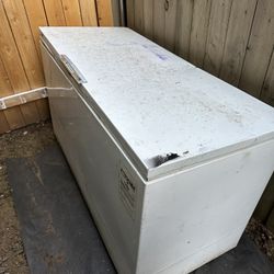 Freezer! Old But Still Works!