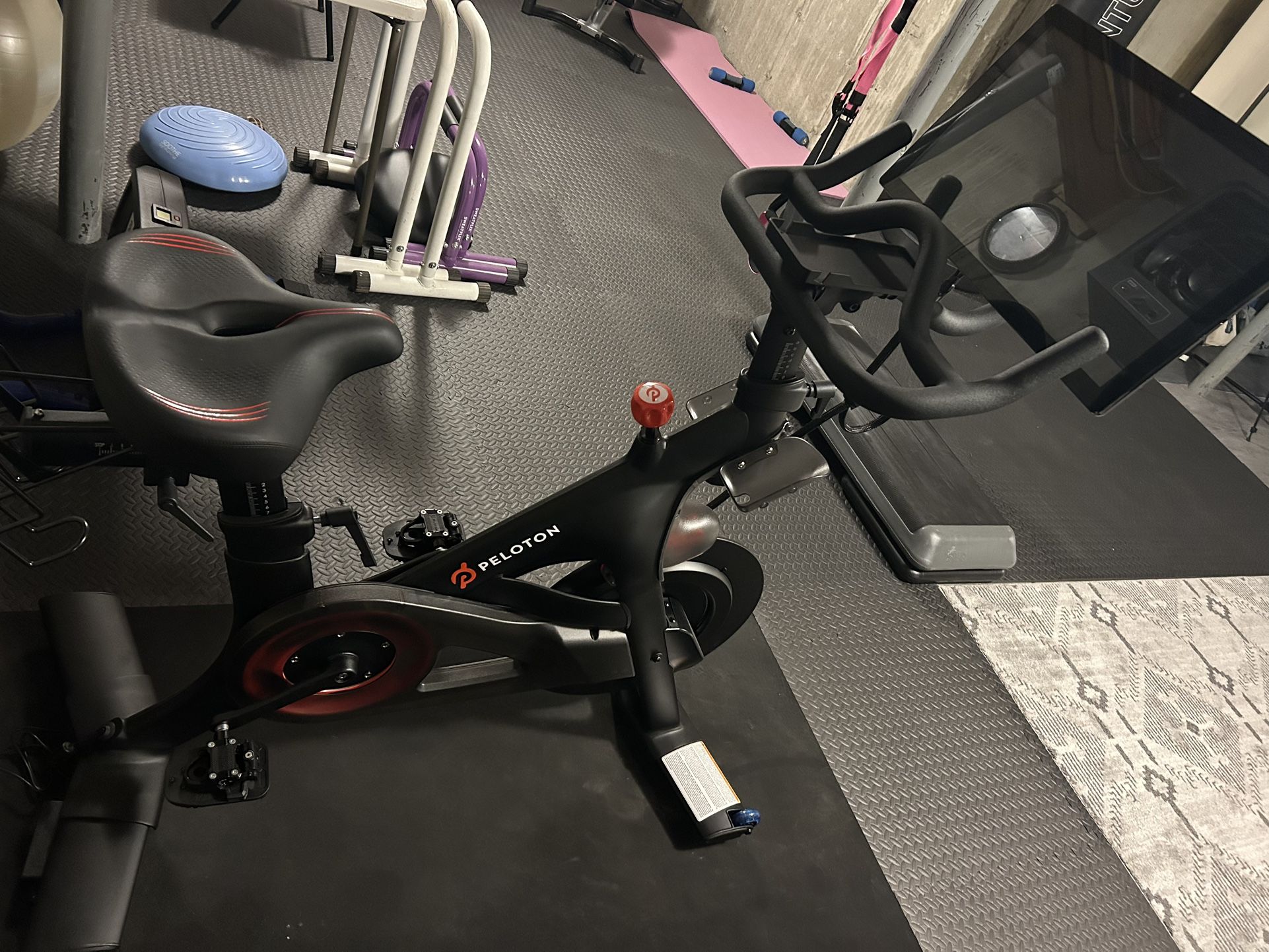 Peloton Exercise Bike : Excellent / Like New Condition