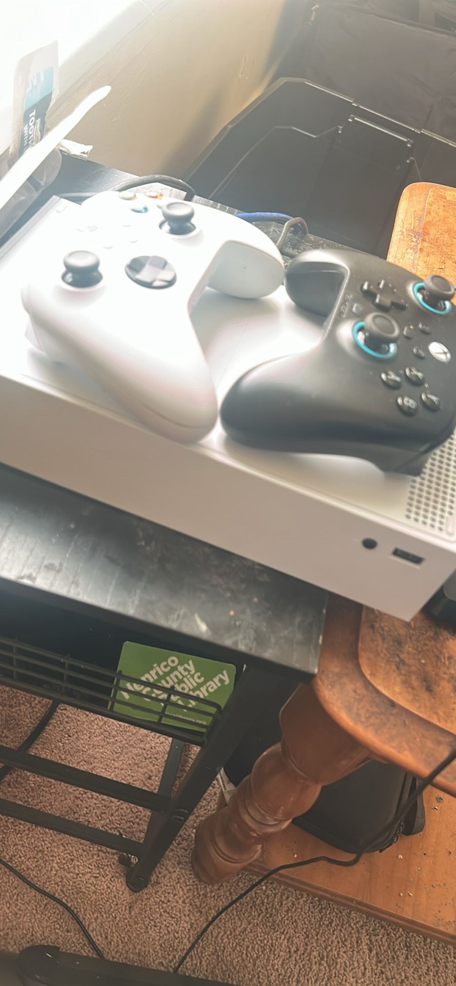 Xbox Series S 512 GB with 2 Controllers