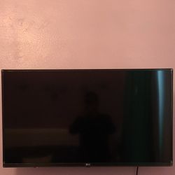 Lg TV 1080p Like New Barely Used 39"