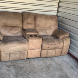 Reclining Couch (Love Seat)