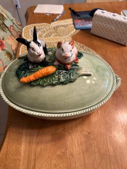 Ceramic serving tureen