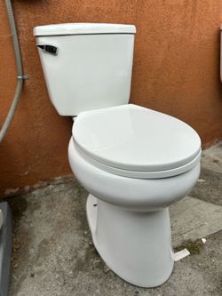 Standard White Toilet - Clean, Working Condition - Pickup & Delivery 91331