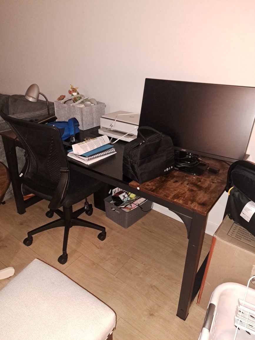 63" Office Desk In Great Condition!