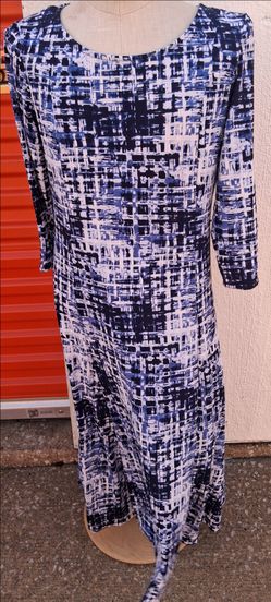 Nina Leonard Long Dress – Blue/White Pattern – Size M
