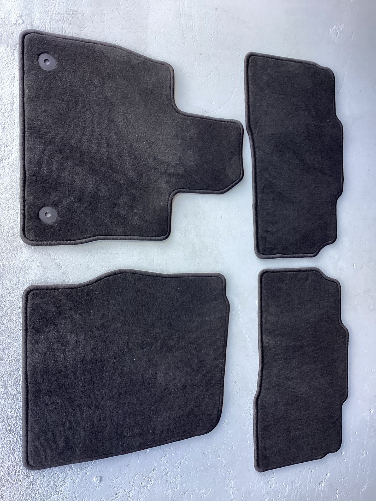 2020-2025 Genuine Ford Explorer Black Carpet Front and Rear Floor Mats 4PC SET Like New $50.00 Firm Universal Fit for Most Cars, Trucks, SUVs or Va