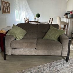 FREE – 2 Couches (Bellevue)