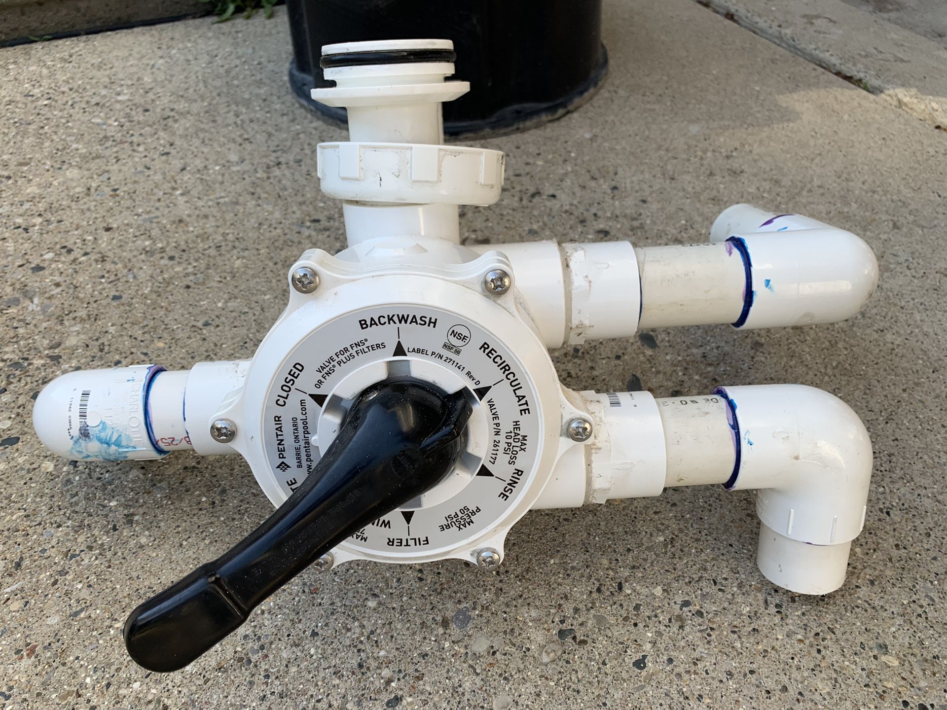 Swimming pool multi port valve