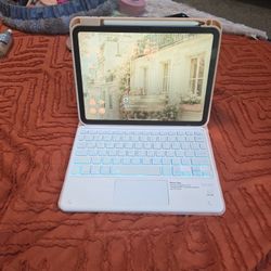 Ipad a16 - 128 GB - barely used + pencil and keyboard case
