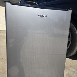 Mini Fridge 2.7