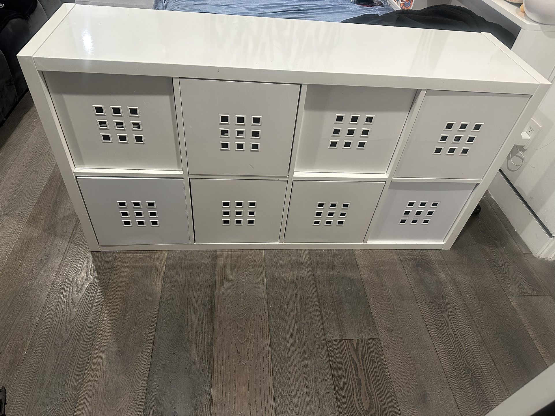 8 Cube IKEA Kallax White With Storage 