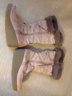 Girls Limited Two Boots! Never worn, just sitting in closet. . Girls size 6 1/2.. Very cute!