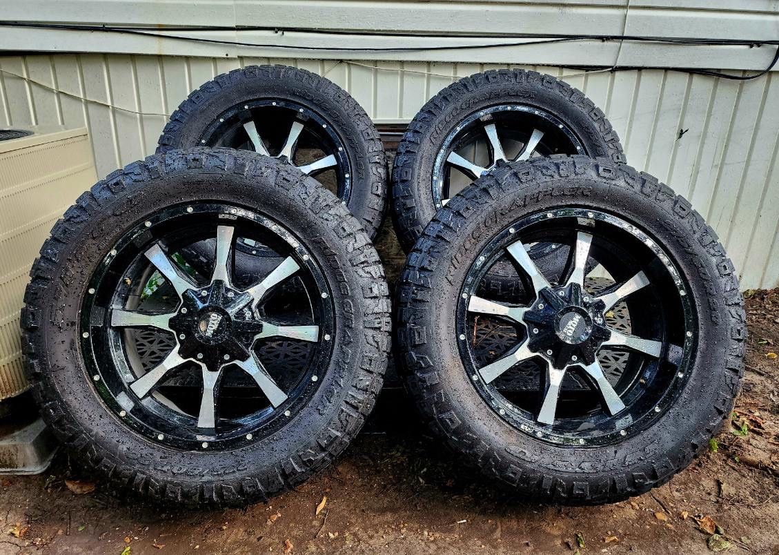 20” Moto Metal Rims With All Terrain Nitto Tires