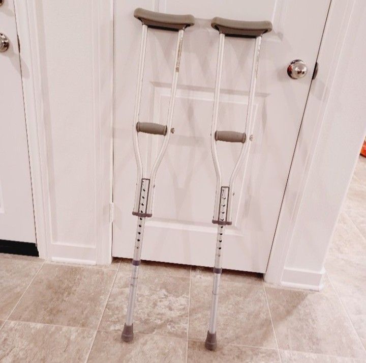 Children's Height Adjustable Crutches