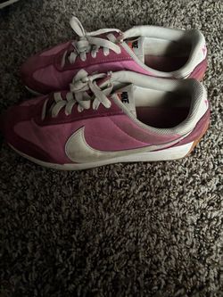 Nike women’s pacific pink 8.5