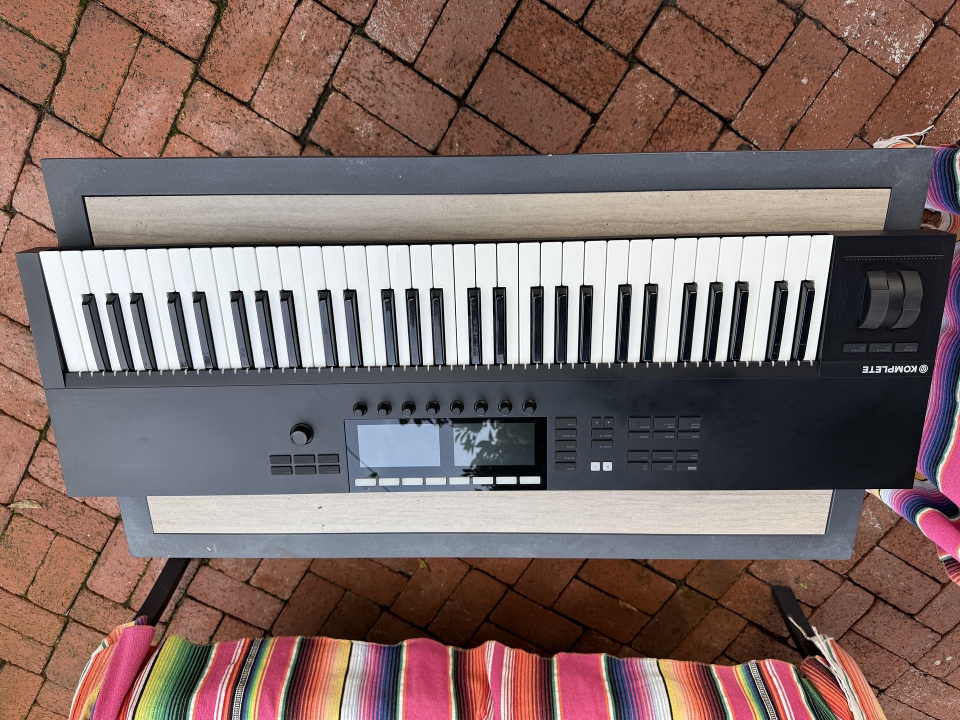 Native instruments Komplete Kontrol S61 Mk2 Keyboard/Midi Controller