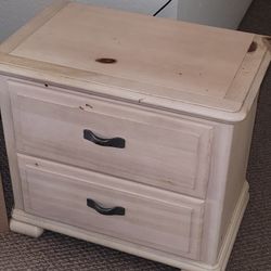 Stanley Furniture Small dresser 