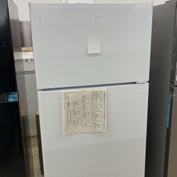 New 28” GE Top Freezer Refrigerator - Financing Available 