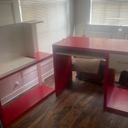 Desk With Whiteboard Droids And Pull Out Keyboard Area. 