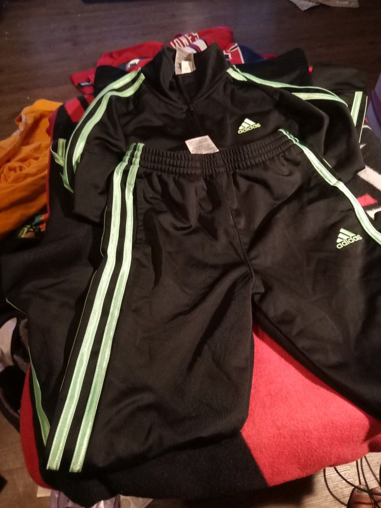 ADIDAS  2 PIECE KIDS SWEAT SUIT