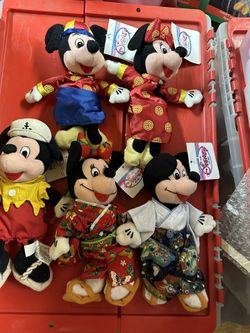 5 Disney store Mickey And Minnie Bean Bags 