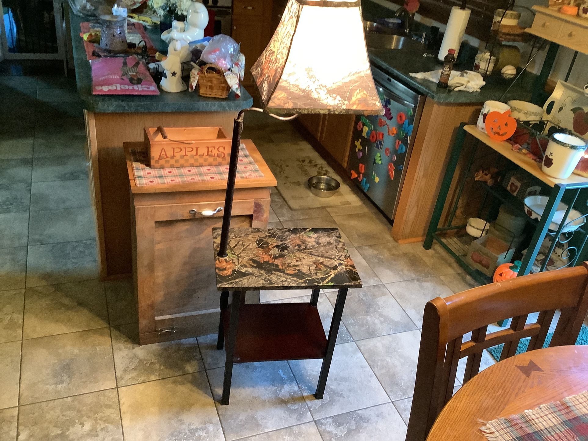 Camouflage lamp end table matching table top and shade